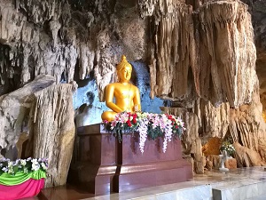 鍾乳石の美しい洞窟「ワットタムプワ(Wat Tham Phu Wa)」見学